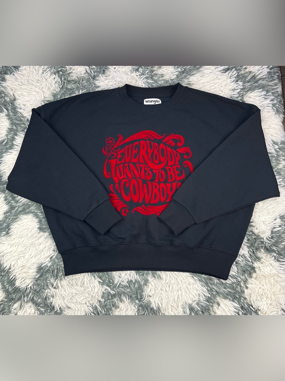 Wrangler X Lainey Wilson Women’s Everybody Wants To Be A Cowboy Sweatshirt Sz S